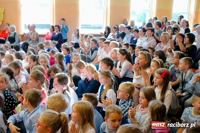 Zdjęcie w galerii na portalu naszraciborz.pl: Koncert życzeń z okazji Dnia Nauczyciela w SP13 wiadomości z regionu