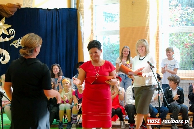 Zdjęcie w galerii na portalu naszraciborz.pl: Koncert życzeń z okazji Dnia Nauczyciela w SP13 wiadomości z regionu