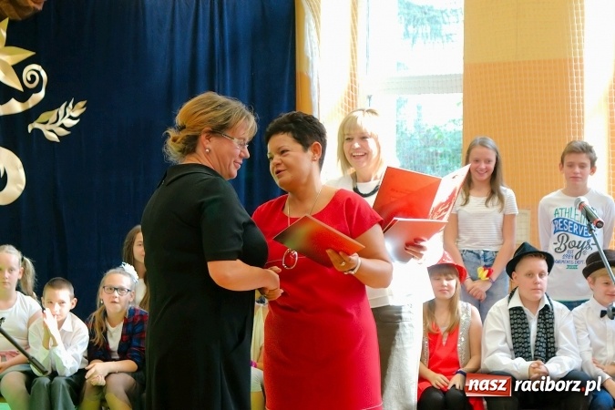 Zdjęcie w galerii na portalu naszraciborz.pl: Koncert życzeń z okazji Dnia Nauczyciela w SP13 wiadomości z regionu