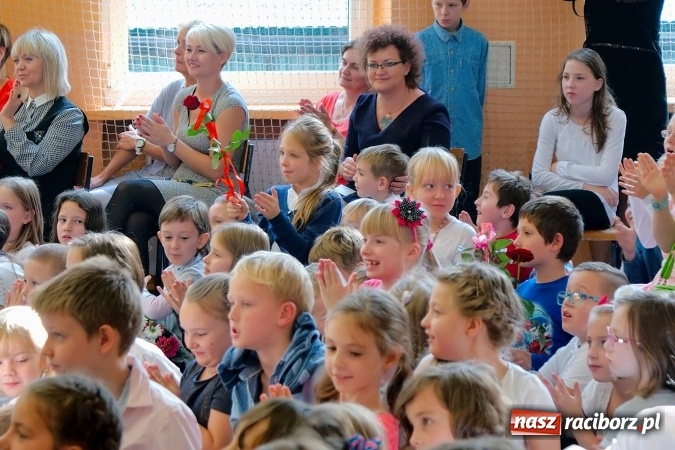 Zdjęcie w galerii na portalu naszraciborz.pl: Koncert życzeń z okazji Dnia Nauczyciela w SP13 wiadomości z regionu