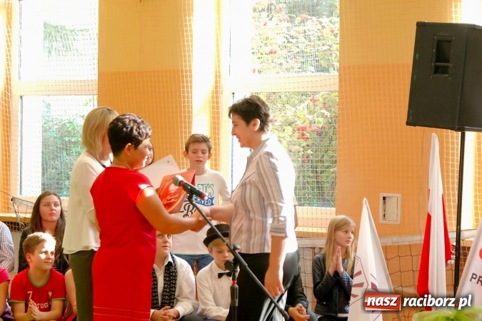 Zdjęcie w galerii na portalu naszraciborz.pl: Koncert życzeń z okazji Dnia Nauczyciela w SP13 wiadomości z regionu