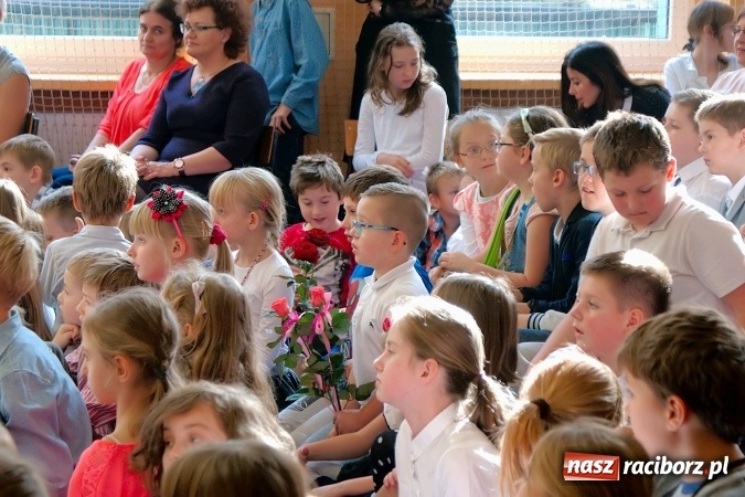 Zdjęcie w galerii na portalu naszraciborz.pl: Koncert życzeń z okazji Dnia Nauczyciela w SP13 wiadomości z regionu