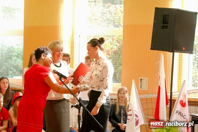 Zdjęcie w galerii na portalu naszraciborz.pl: Koncert życzeń z okazji Dnia Nauczyciela w SP13 wiadomości z regionu