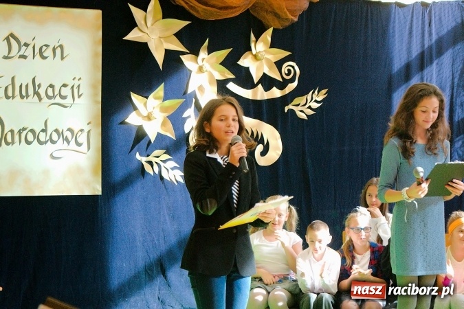 Zdjęcie w galerii na portalu naszraciborz.pl: Koncert życzeń z okazji Dnia Nauczyciela w SP13 wiadomości z regionu