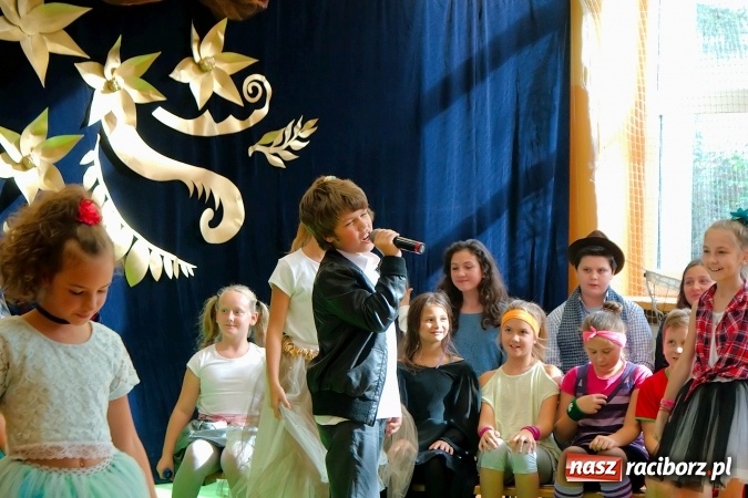 Zdjęcie w galerii na portalu naszraciborz.pl: Koncert życzeń z okazji Dnia Nauczyciela w SP13 wiadomości z regionu