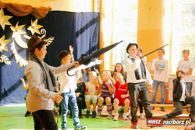 Zdjęcie w galerii na portalu naszraciborz.pl: Koncert życzeń z okazji Dnia Nauczyciela w SP13 wiadomości z regionu