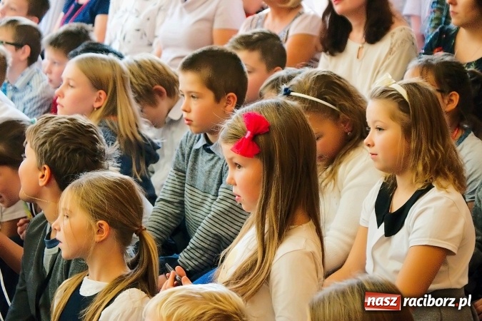 Zdjęcie w galerii na portalu naszraciborz.pl: Koncert życzeń z okazji Dnia Nauczyciela w SP13 wiadomości z regionu