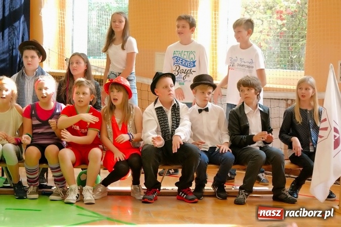 Zdjęcie w galerii na portalu naszraciborz.pl: Koncert życzeń z okazji Dnia Nauczyciela w SP13 wiadomości z regionu