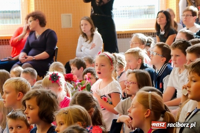Zdjęcie w galerii na portalu naszraciborz.pl: Koncert życzeń z okazji Dnia Nauczyciela w SP13 wiadomości z regionu
