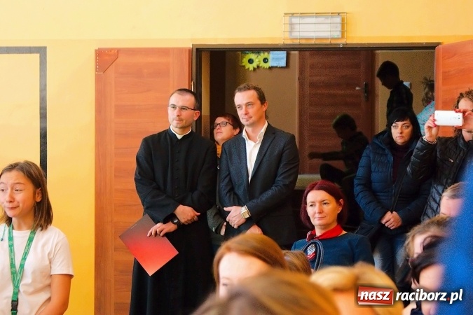 Zdjęcie w galerii na portalu naszraciborz.pl: Koncert życzeń z okazji Dnia Nauczyciela w SP13 wiadomości z regionu