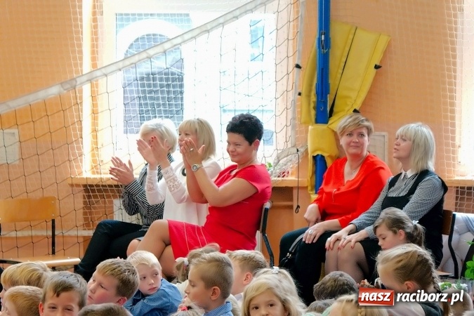 Zdjęcie w galerii na portalu naszraciborz.pl: Koncert życzeń z okazji Dnia Nauczyciela w SP13 wiadomości z regionu