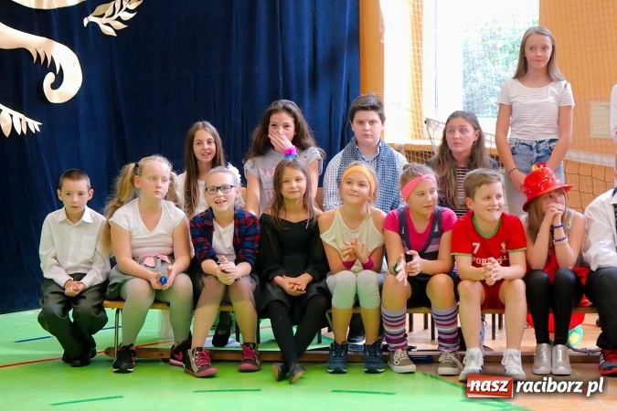 Zdjęcie w galerii na portalu naszraciborz.pl: Koncert życzeń z okazji Dnia Nauczyciela w SP13 wiadomości z regionu