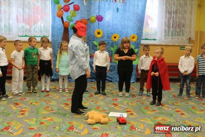 Zdjęcie w galerii na portalu naszraciborz.pl: Uroczyste pasowanie w Przedszkolu im. Kubusia Puchatka w Raciborzu-Sudole wiadomości z regionu