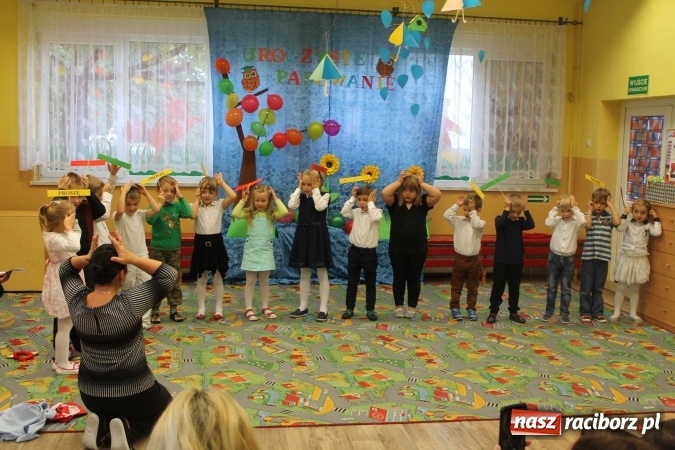 Zdjęcie w galerii na portalu naszraciborz.pl: Uroczyste pasowanie w Przedszkolu im. Kubusia Puchatka w Raciborzu-Sudole wiadomości z regionu