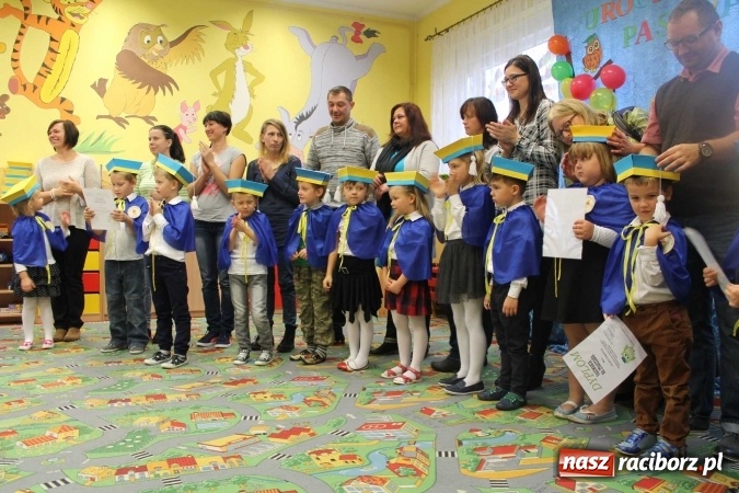 Zdjęcie w galerii na portalu naszraciborz.pl: Uroczyste pasowanie w Przedszkolu im. Kubusia Puchatka w Raciborzu-Sudole wiadomości z regionu