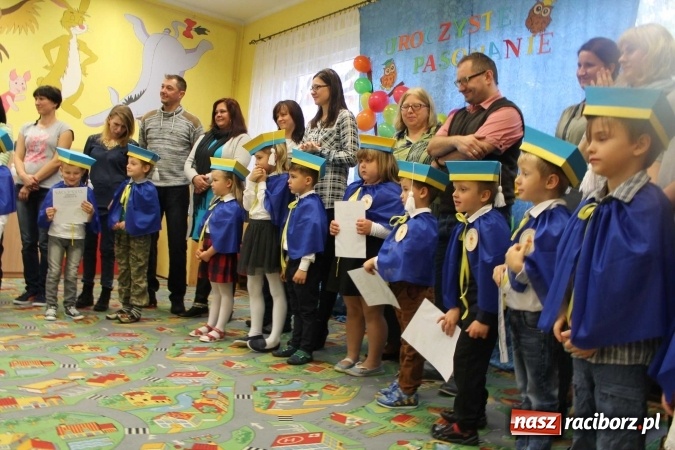 Zdjęcie w galerii na portalu naszraciborz.pl: Uroczyste pasowanie w Przedszkolu im. Kubusia Puchatka w Raciborzu-Sudole wiadomości z regionu