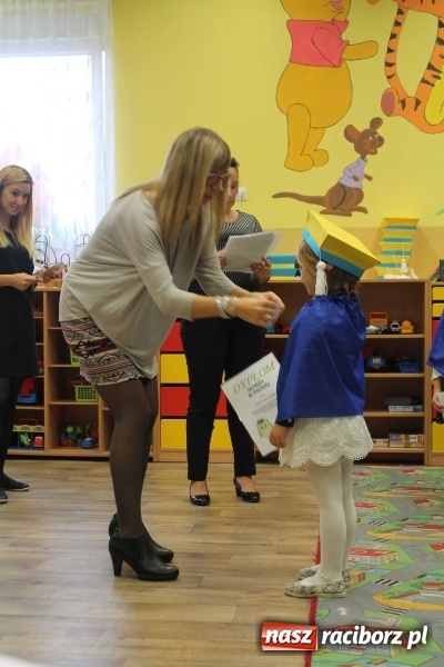 Zdjęcie w galerii na portalu naszraciborz.pl: Uroczyste pasowanie w Przedszkolu im. Kubusia Puchatka w Raciborzu-Sudole wiadomości z regionu