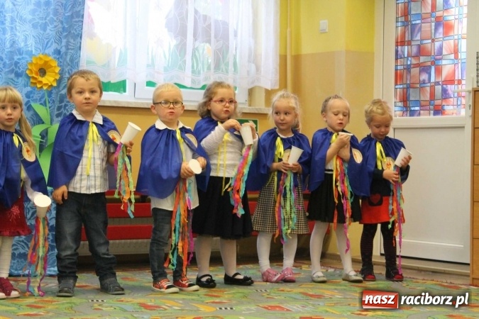 Zdjęcie w galerii na portalu naszraciborz.pl: Uroczyste pasowanie w Przedszkolu im. Kubusia Puchatka w Raciborzu-Sudole wiadomości z regionu