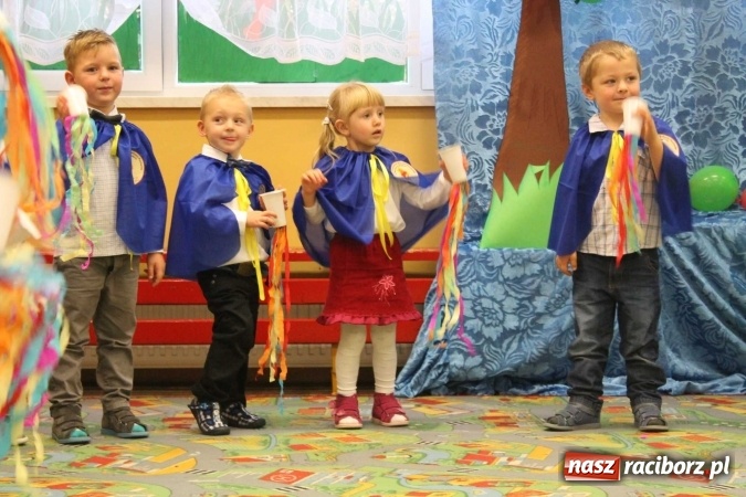 Zdjęcie w galerii na portalu naszraciborz.pl: Uroczyste pasowanie w Przedszkolu im. Kubusia Puchatka w Raciborzu-Sudole wiadomości z regionu