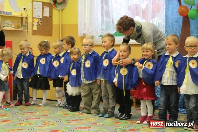 Zdjęcie w galerii na portalu naszraciborz.pl: Uroczyste pasowanie w Przedszkolu im. Kubusia Puchatka w Raciborzu-Sudole wiadomości z regionu