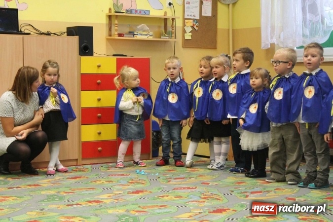Zdjęcie w galerii na portalu naszraciborz.pl: Uroczyste pasowanie w Przedszkolu im. Kubusia Puchatka w Raciborzu-Sudole wiadomości z regionu