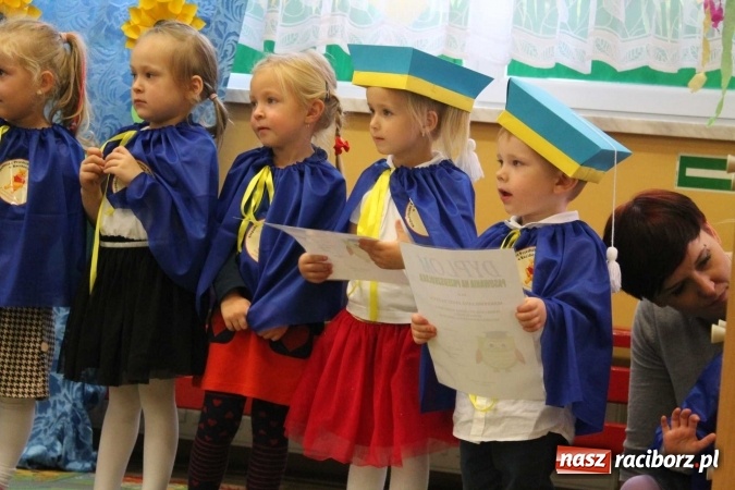 Zdjęcie w galerii na portalu naszraciborz.pl: Uroczyste pasowanie w Przedszkolu im. Kubusia Puchatka w Raciborzu-Sudole wiadomości z regionu