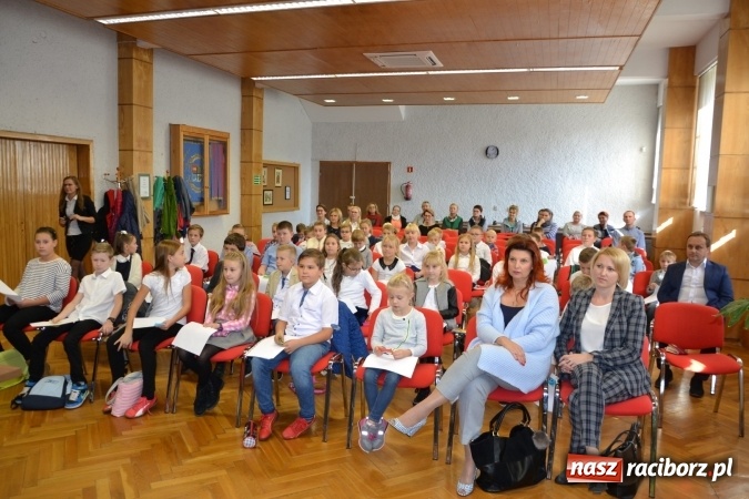 Zdjęcie w galerii na portalu naszraciborz.pl: Najmłodsi studenci gminy Krzyżanowice zainaugurowali rok akademicki  wiadomości z regionu