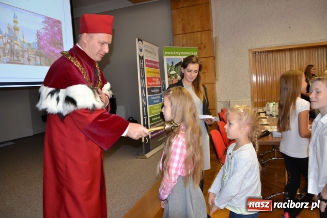Zdjęcie w galerii na portalu naszraciborz.pl: Najmłodsi studenci gminy Krzyżanowice zainaugurowali rok akademicki  wiadomości z regionu