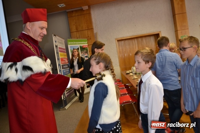 Zdjęcie w galerii na portalu naszraciborz.pl: Najmłodsi studenci gminy Krzyżanowice zainaugurowali rok akademicki  wiadomości z regionu