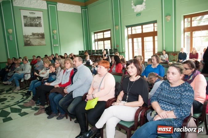 Zdjęcie w galerii na portalu naszraciborz.pl: Uniwersytet Dziecięcy w Raciborzu zainaugurował nowy rok akademicki  wiadomości z regionu