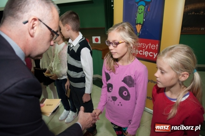 Zdjęcie w galerii na portalu naszraciborz.pl: Uniwersytet Dziecięcy w Raciborzu zainaugurował nowy rok akademicki  wiadomości z regionu