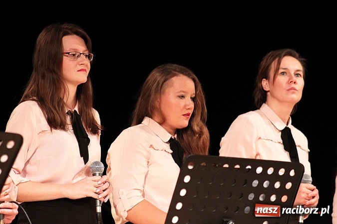 Zdjęcie w galerii na portalu naszraciborz.pl: W Raciborskim Centrum Kultury zaśpiewali dla św. Jana Pawła II wiadomości z regionu