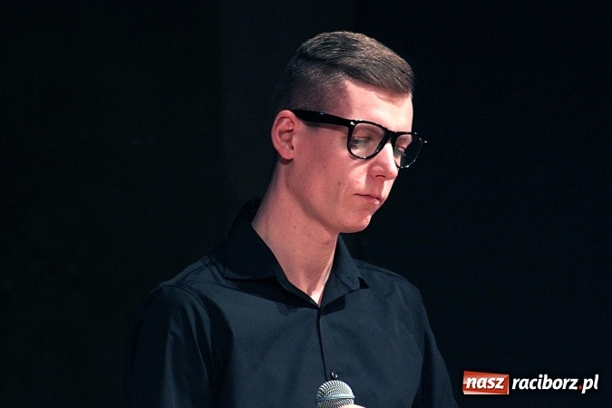 Zdjęcie w galerii na portalu naszraciborz.pl: W Raciborskim Centrum Kultury zaśpiewali dla św. Jana Pawła II wiadomości z regionu