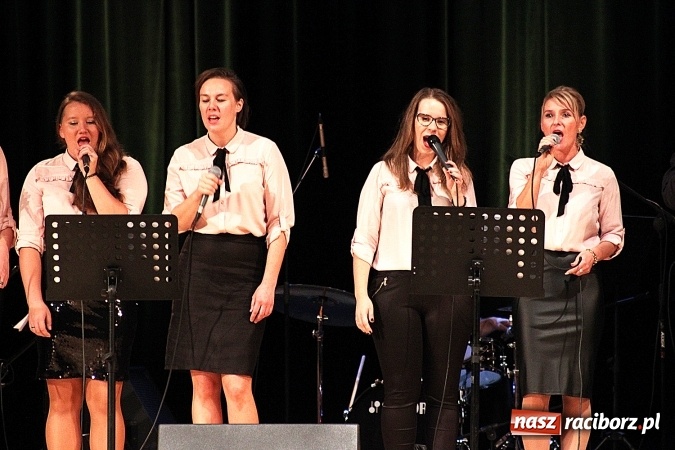 Zdjęcie w galerii na portalu naszraciborz.pl: W Raciborskim Centrum Kultury zaśpiewali dla św. Jana Pawła II wiadomości z regionu