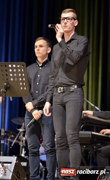 Zdjęcie w galerii na portalu naszraciborz.pl: W Raciborskim Centrum Kultury zaśpiewali dla św. Jana Pawła II wiadomości z regionu