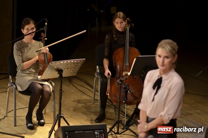 Zdjęcie w galerii na portalu naszraciborz.pl: W Raciborskim Centrum Kultury zaśpiewali dla św. Jana Pawła II wiadomości z regionu