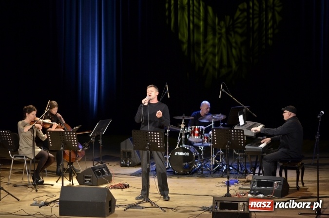 Zdjęcie w galerii na portalu naszraciborz.pl: W Raciborskim Centrum Kultury zaśpiewali dla św. Jana Pawła II wiadomości z regionu