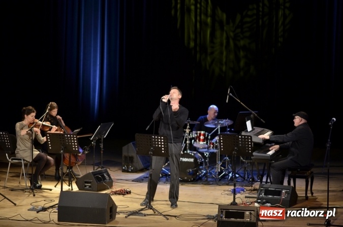 Zdjęcie w galerii na portalu naszraciborz.pl: W Raciborskim Centrum Kultury zaśpiewali dla św. Jana Pawła II wiadomości z regionu