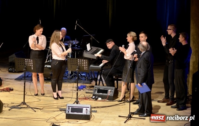 Zdjęcie w galerii na portalu naszraciborz.pl: W Raciborskim Centrum Kultury zaśpiewali dla św. Jana Pawła II wiadomości z regionu