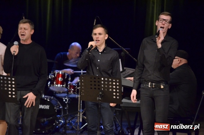 Zdjęcie w galerii na portalu naszraciborz.pl: W Raciborskim Centrum Kultury zaśpiewali dla św. Jana Pawła II wiadomości z regionu