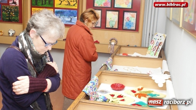 Zdjęcie w galerii na portalu naszraciborz.pl: Pokonać chorobę sztuką po raz kolejny w raciborskiej bibliotece wiadomości z regionu