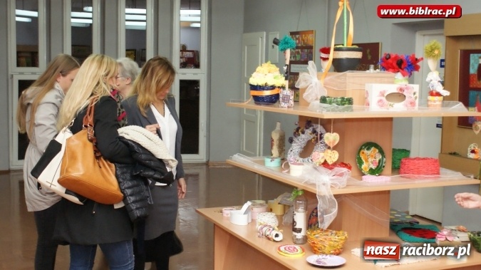 Zdjęcie w galerii na portalu naszraciborz.pl: Pokonać chorobę sztuką po raz kolejny w raciborskiej bibliotece wiadomości z regionu