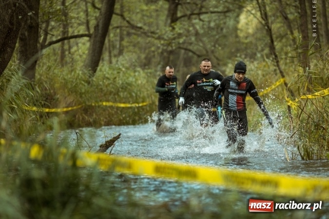 Zdjęcie w galerii na portalu naszraciborz.pl: Czasem słońce, czasem deszcz, czyli Runmageddon Silesia na Pustyni Błędowskiej wiadomości z regionu