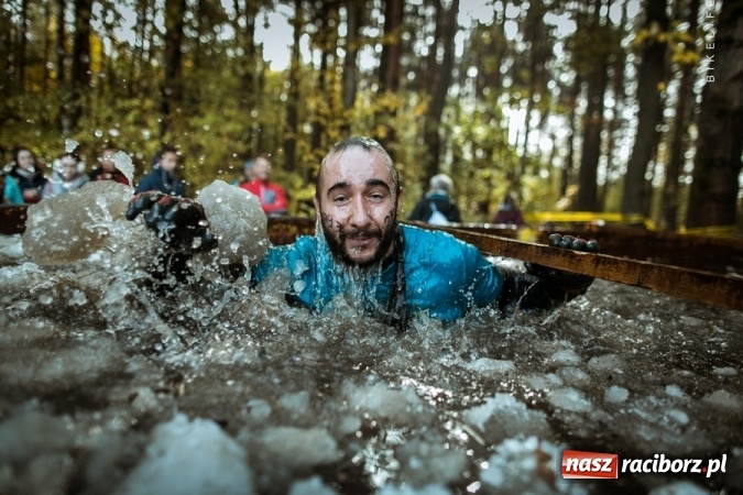 Zdjęcie w galerii na portalu naszraciborz.pl: Czasem słońce, czasem deszcz, czyli Runmageddon Silesia na Pustyni Błędowskiej wiadomości z regionu