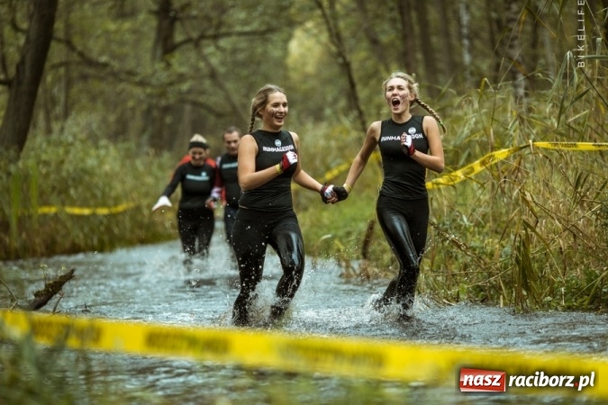 Zdjęcie w galerii na portalu naszraciborz.pl: Czasem słońce, czasem deszcz, czyli Runmageddon Silesia na Pustyni Błędowskiej wiadomości z regionu