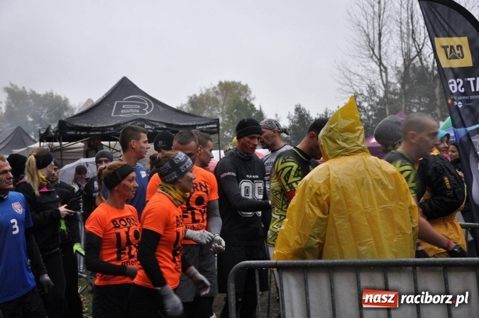 Zdjęcie w galerii na portalu naszraciborz.pl: Czasem słońce, czasem deszcz, czyli Runmageddon Silesia na Pustyni Błędowskiej wiadomości z regionu