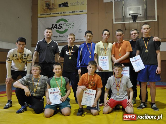 Zdjęcie w galerii na portalu naszraciborz.pl: Turniej mikołajkowy w zapasach wiadomości z regionu