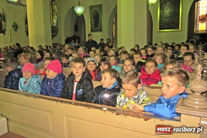 Zdjęcie w galerii na portalu naszraciborz.pl: Dzień Papieski w Szkole Podstawowej nr 13  wiadomości z regionu