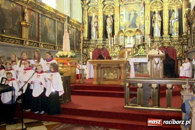 Zdjęcie w galerii na portalu naszraciborz.pl: Dzień Papieski w Szkole Podstawowej nr 13  wiadomości z regionu