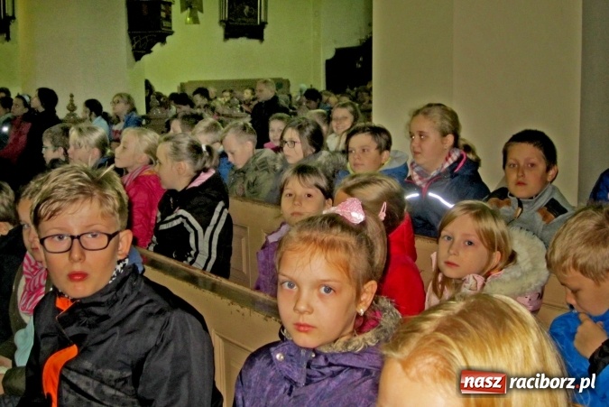 Zdjęcie w galerii na portalu naszraciborz.pl: Dzień Papieski w Szkole Podstawowej nr 13  wiadomości z regionu